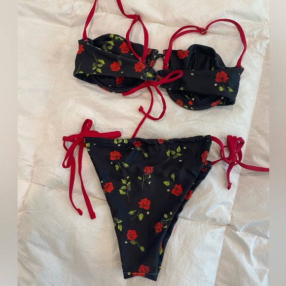 New Never worn! Black red rose bikini. - Picture 4 of 6